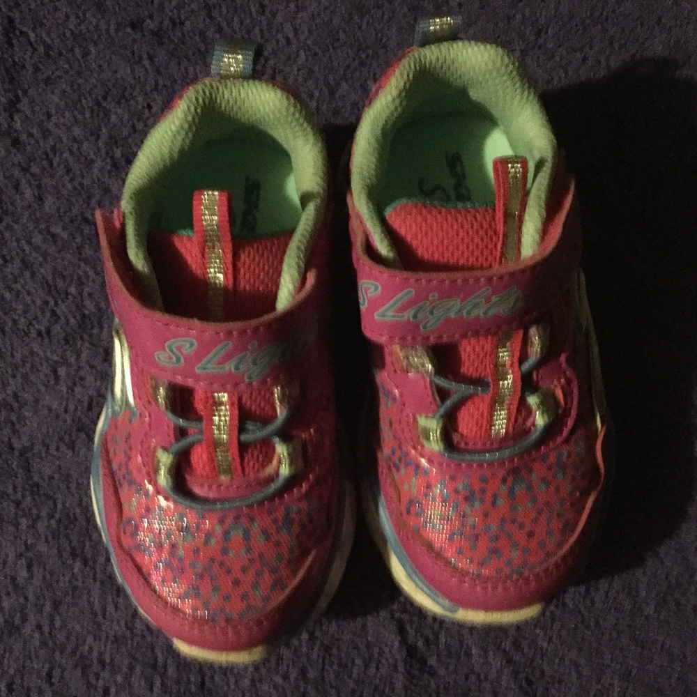 Skechers light up tennis shoes